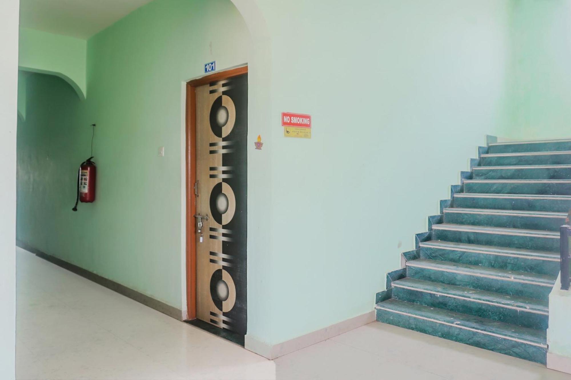 Spot On 79676 Hote Kinara Lodging And Restaurant Daund Esterno foto